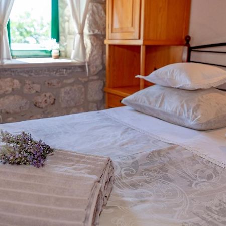 Stone House Nikolina With Heated Pool Villa Bast Bagian luar foto