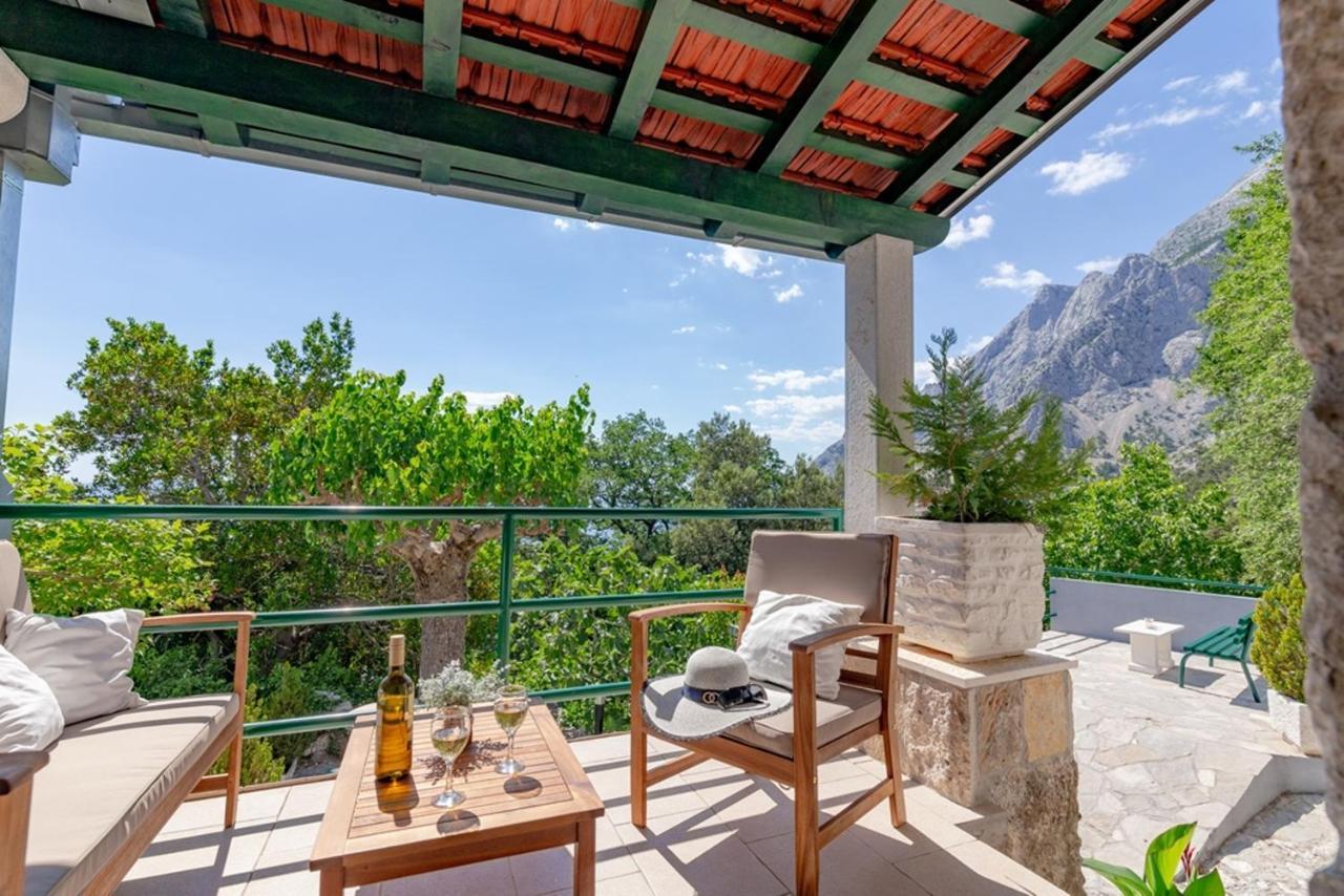 Stone House Nikolina With Heated Pool Villa Bast Bagian luar foto