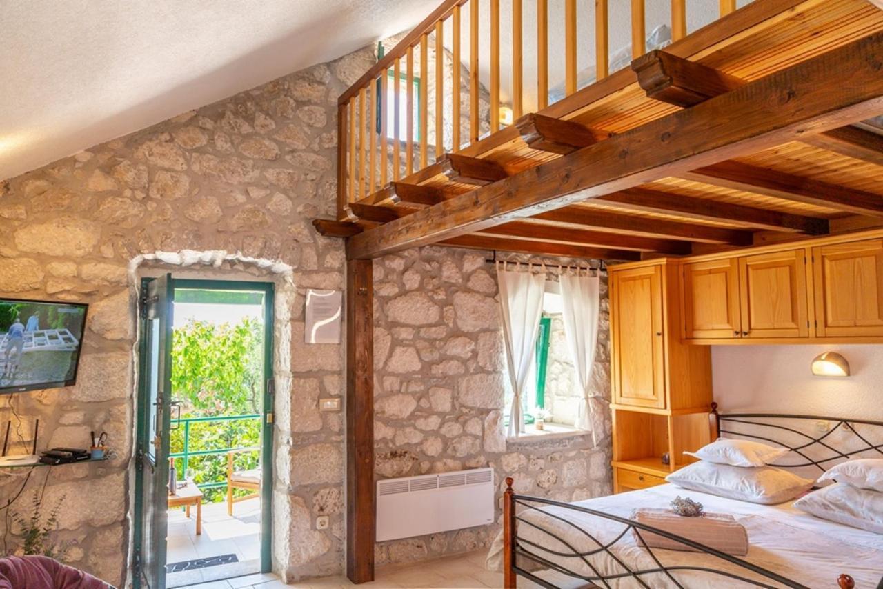 Stone House Nikolina With Heated Pool Villa Bast Bagian luar foto