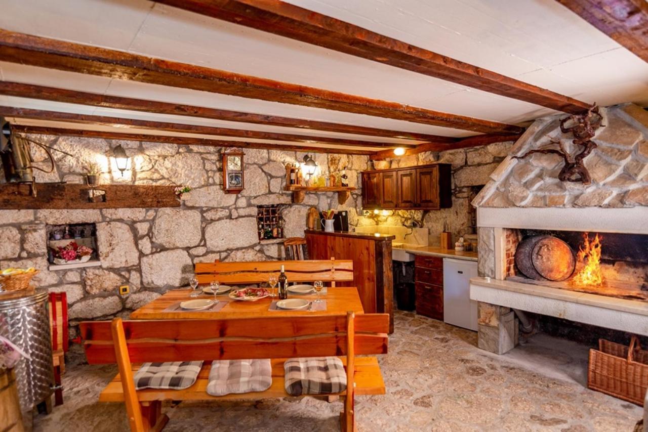 Stone House Nikolina With Heated Pool Villa Bast Bagian luar foto