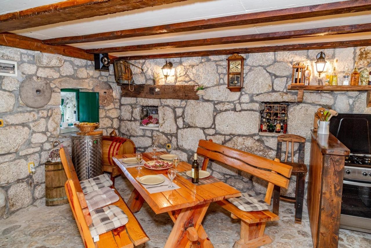 Stone House Nikolina With Heated Pool Villa Bast Bagian luar foto