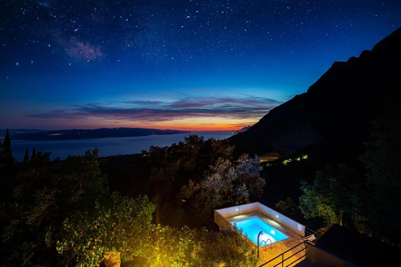 Stone House Nikolina With Heated Pool Villa Bast Bagian luar foto