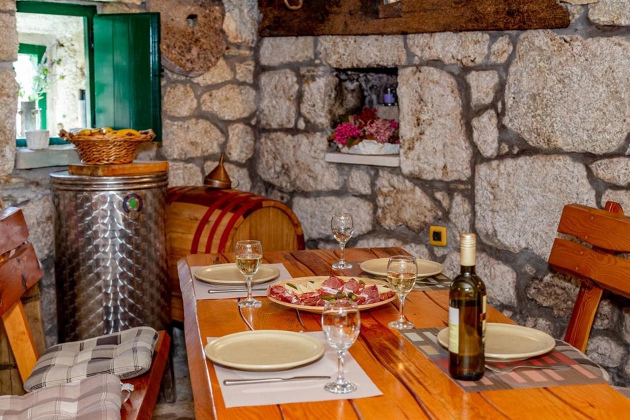 Stone House Nikolina With Heated Pool Villa Bast Bagian luar foto